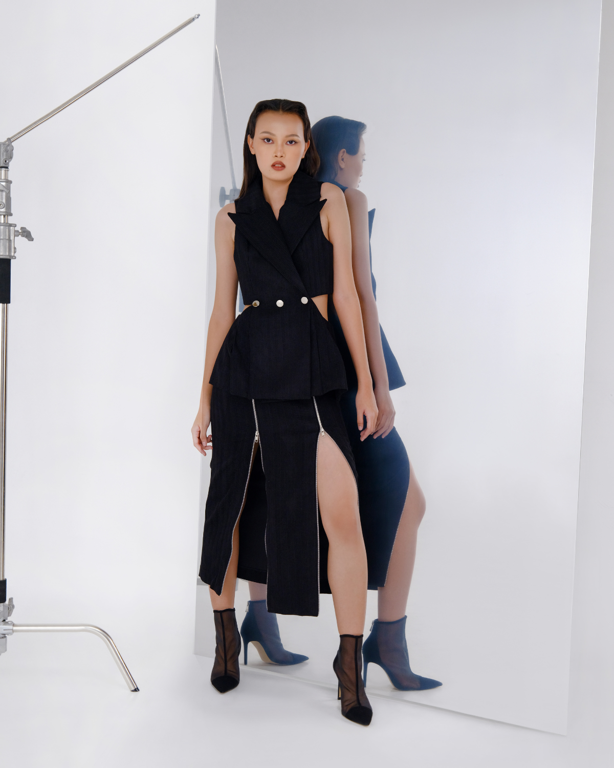 Azalea Vest Black (Velvet)