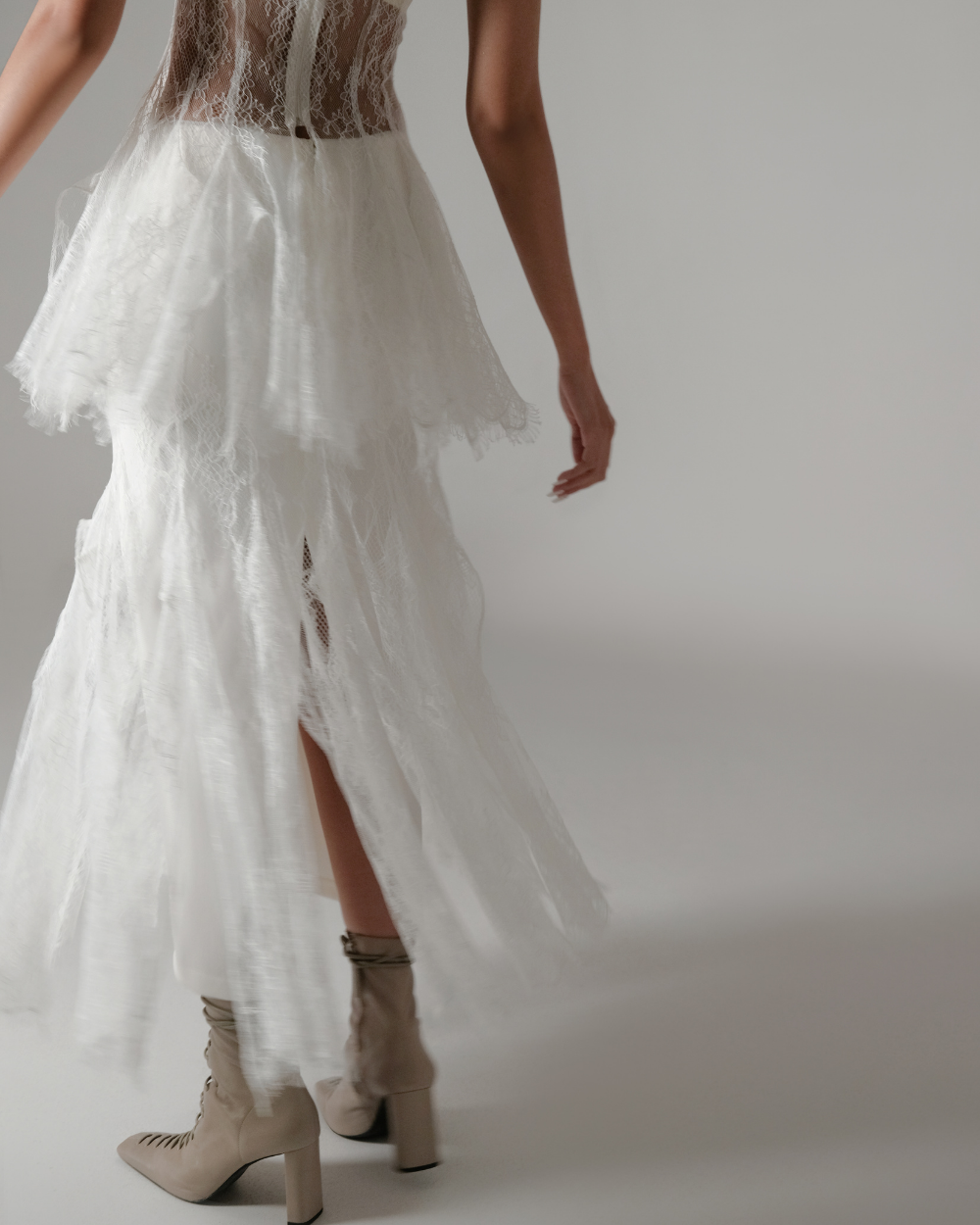 Rayna Skirt White with Midi Skirt Lining