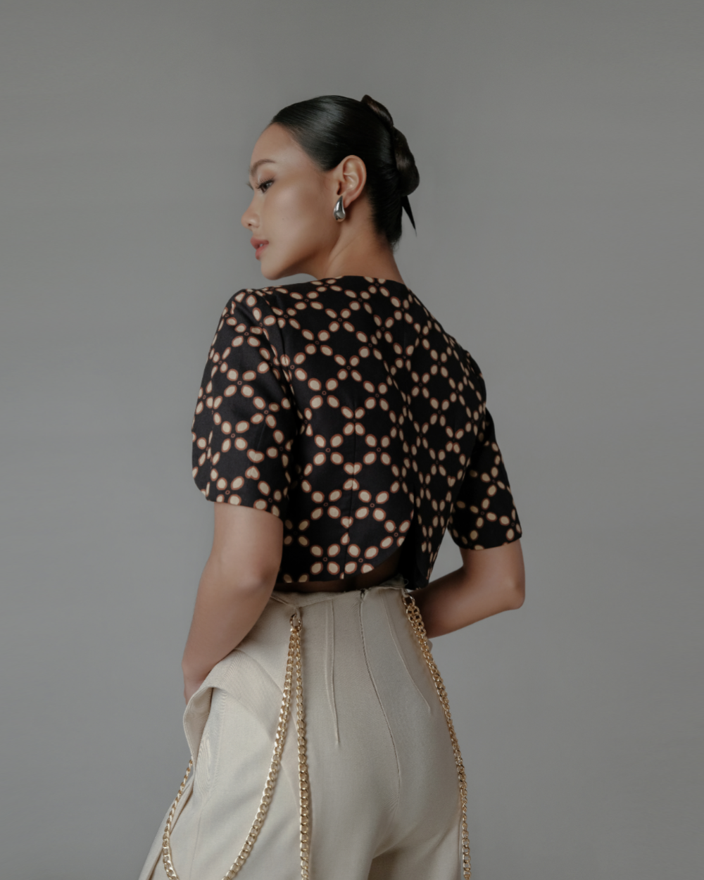 Amora Top Brown-Black Batik
