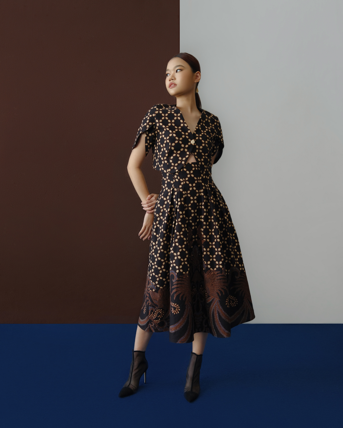 Amora Top Brown-Black Batik