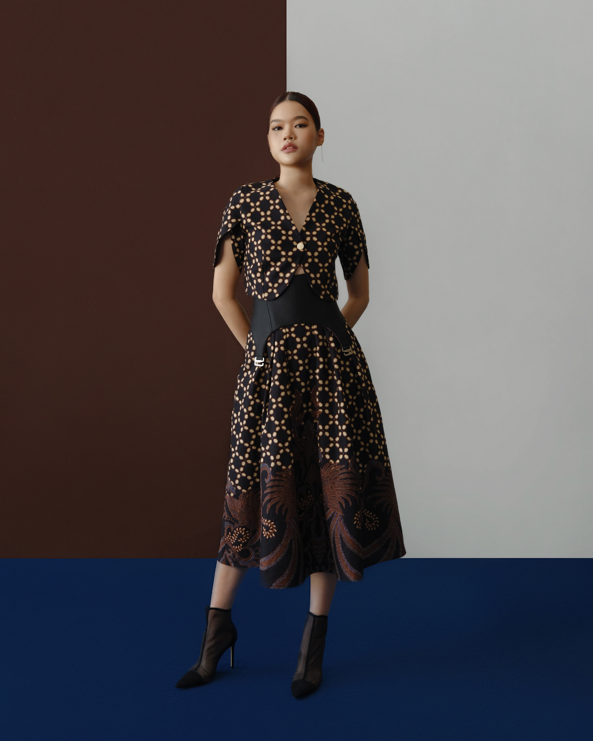 Amora Top Brown-Black Batik