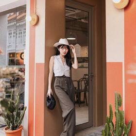 Beat Singapore’s heat with impeccably tailored Braxton Top Sage Green paired with Noreen Pants Olive, as seen on @jujujucloe. Such a great addition to your tropical wardrobe. 
.
.
.
.
#nataliakiantoro
#NKLilium
#NKLadies